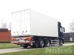 902031 vrachtwagen met onderschuiver en afzetframe voorzien van gesloten afzetbak