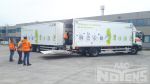 COMBINATIE VAN VRACHTWAGEN EN MIDDENAS AANHANGWAGEN