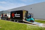 901883 wipkar middenasaanhangwagen met hydraulische ramp in combinatie met vrachtwagen