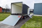 901873 vrachtwagen met laadbak en laadbrug zijdeur