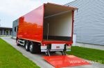 902168 MERCEDES VRACHTWAGEN MET GESLOTEN KAST EN LIFT