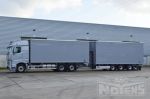 902076 volumecombinatie vrachtwagen en aanhangwagen met kipper bovenbouwen