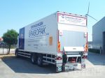 902017 gesloten bakwagen met laadbrug en polyester antislip gietvloer
