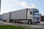 902076 vrachtwagen en middenas aanhangwagen met kipperopbouw