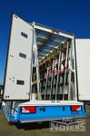 902132 opbouw van gesloten laadbak met glasdragers binnen en buiten