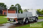 902139 open plateau met hardhouten vloerplanken en aluminium zijsponnen