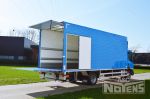 902161 vrachtwagen Volvo met gesloten bak en lift