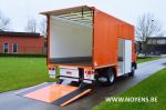 902210 vrachtwagen met laadbak en laadlift verlaagde zijdeur